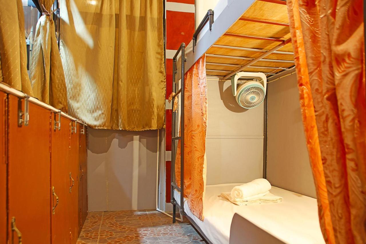 Mario'S Travellers Inn Корон Екстериор снимка