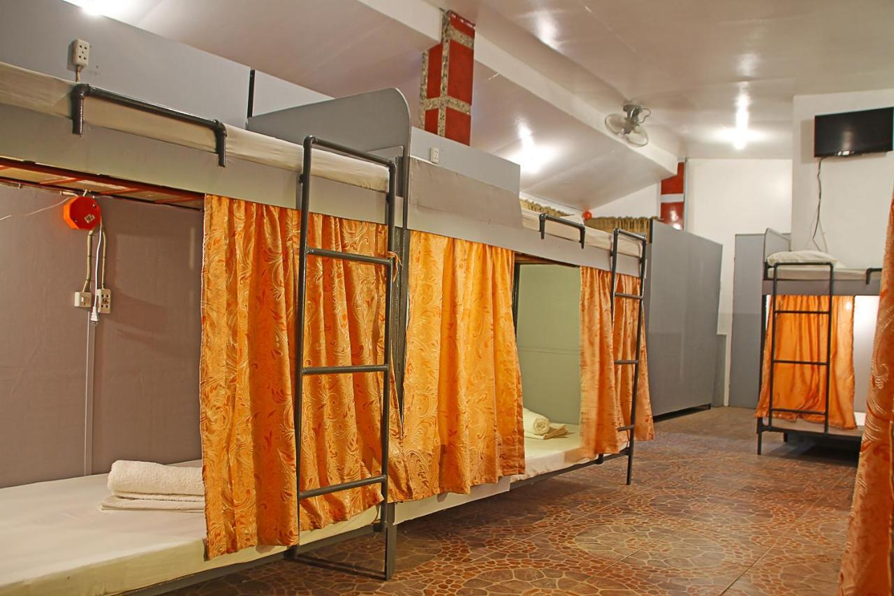 Mario'S Travellers Inn Корон Екстериор снимка