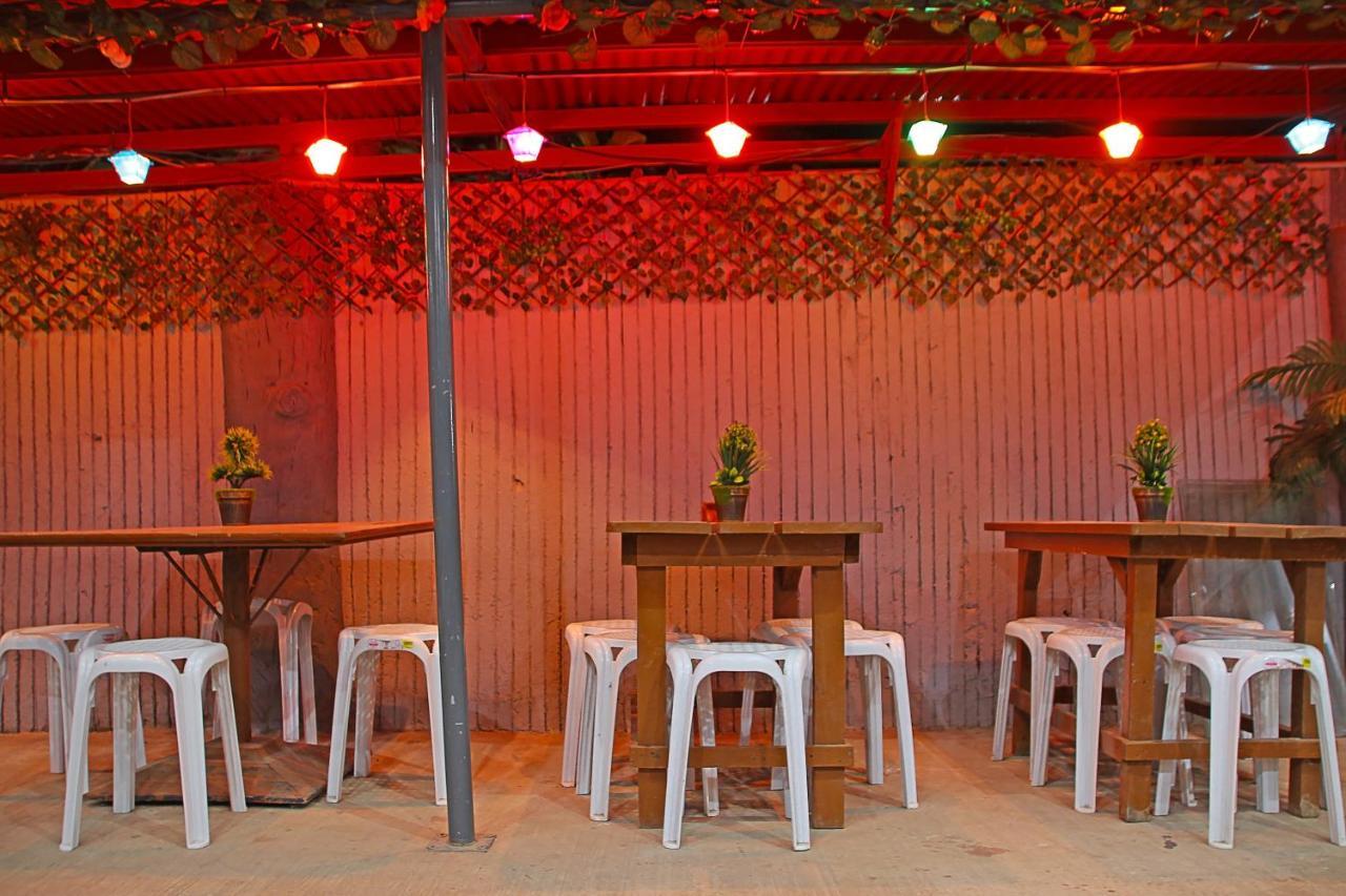Mario'S Travellers Inn Корон Екстериор снимка