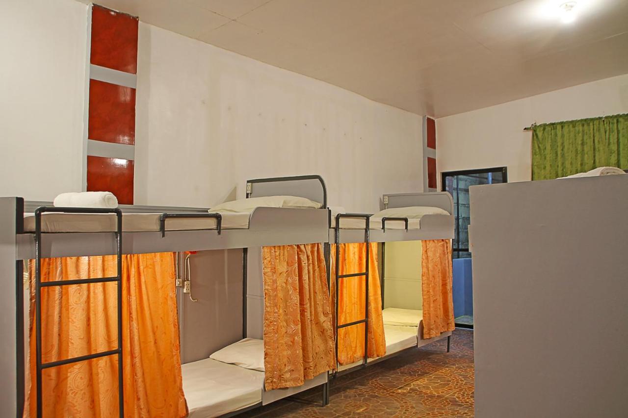 Mario'S Travellers Inn Корон Екстериор снимка