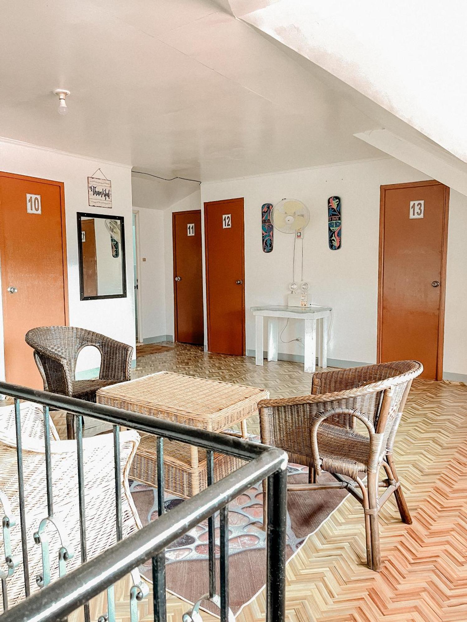 Mario'S Travellers Inn Корон Екстериор снимка
