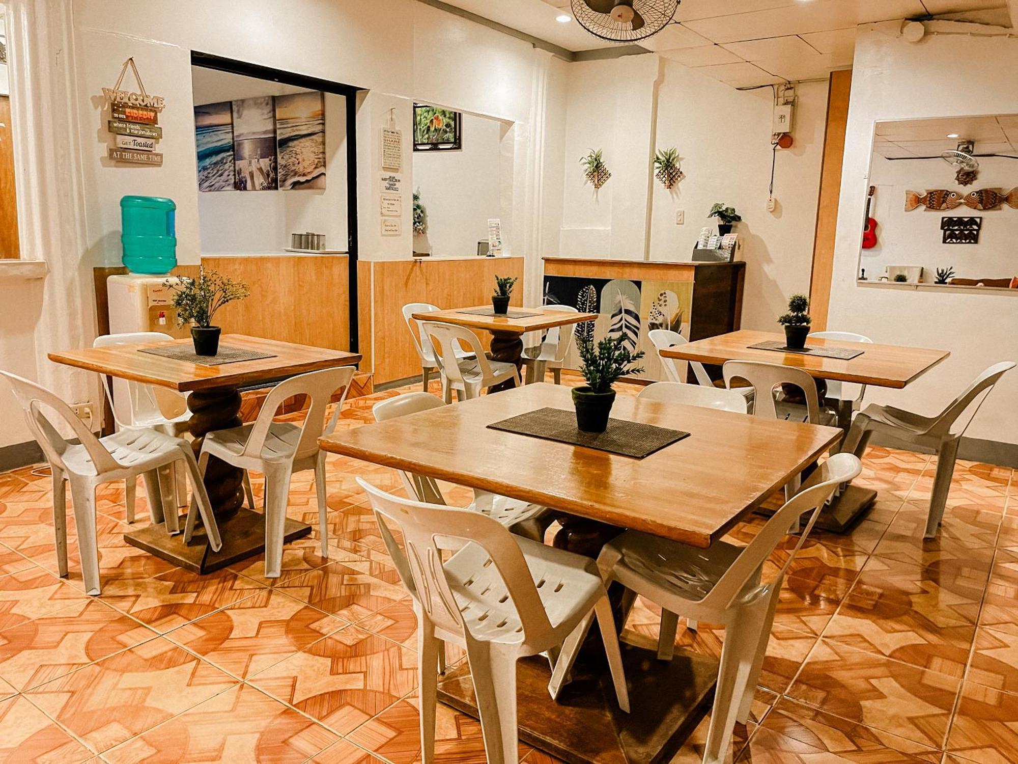 Mario'S Travellers Inn Корон Екстериор снимка