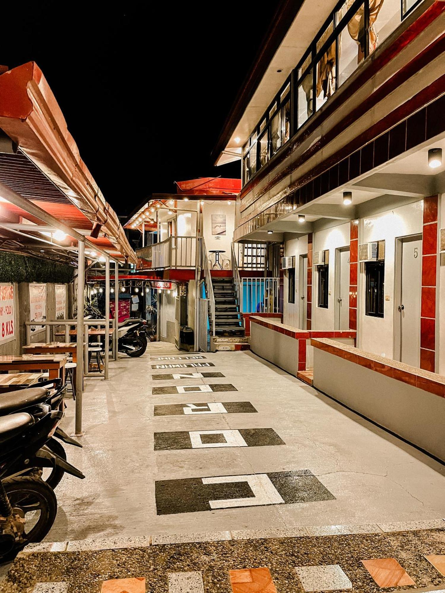 Mario'S Travellers Inn Корон Екстериор снимка