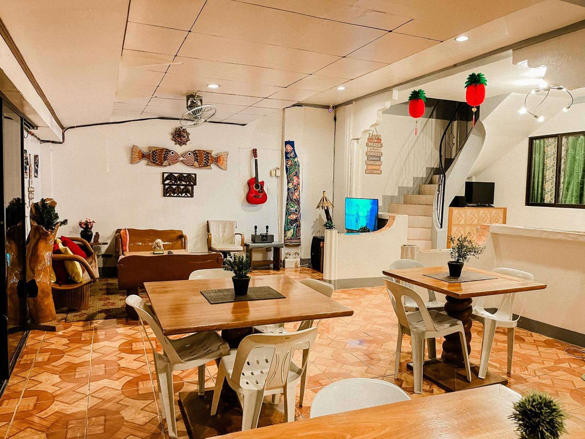 Mario'S Travellers Inn Корон Екстериор снимка