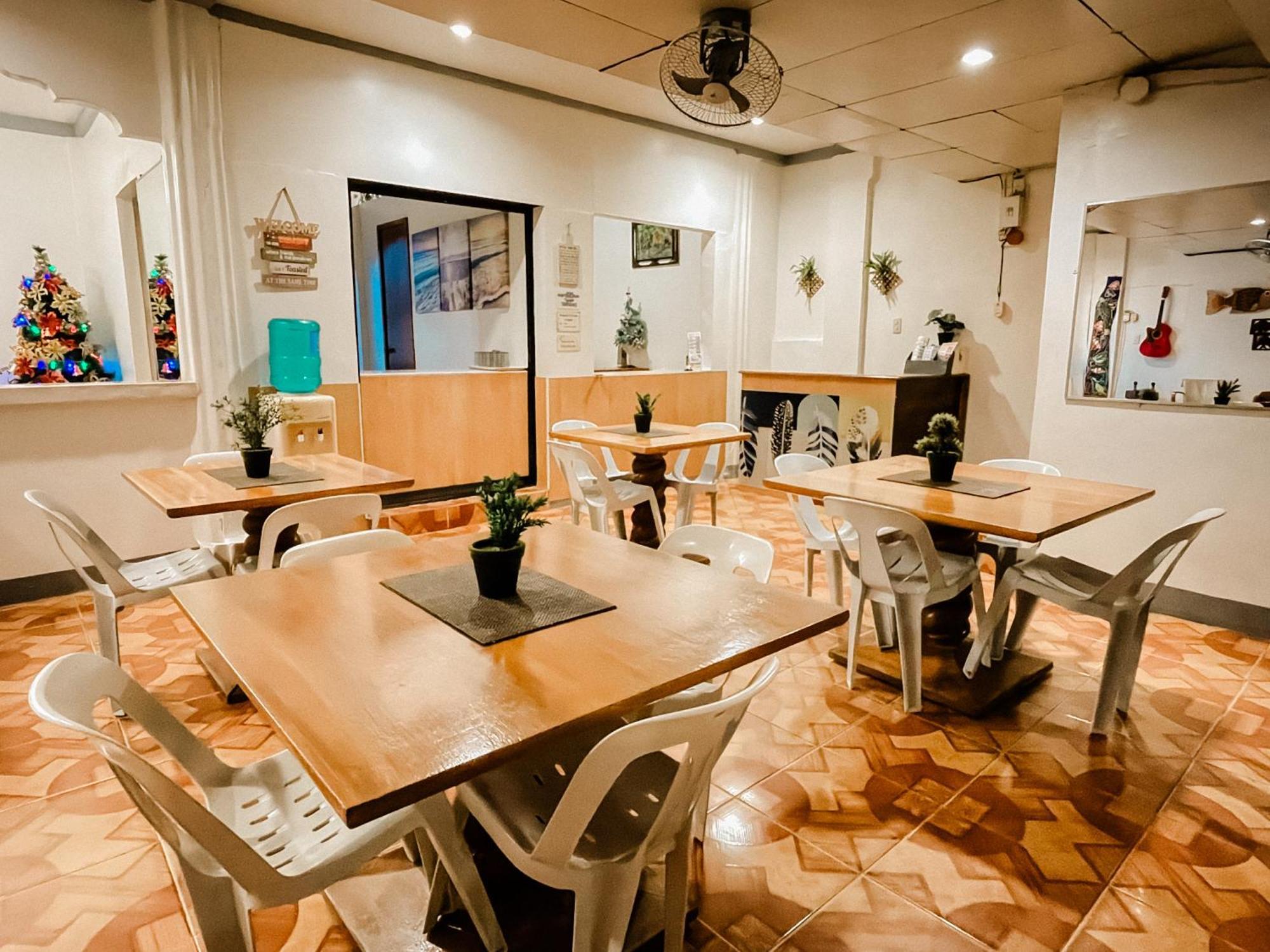 Mario'S Travellers Inn Корон Екстериор снимка