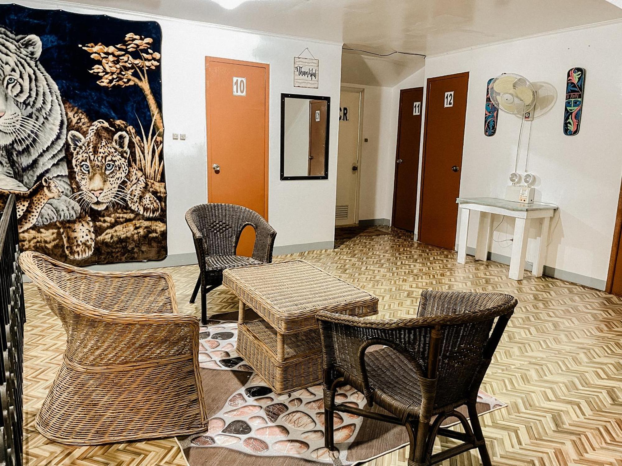 Mario'S Travellers Inn Корон Екстериор снимка