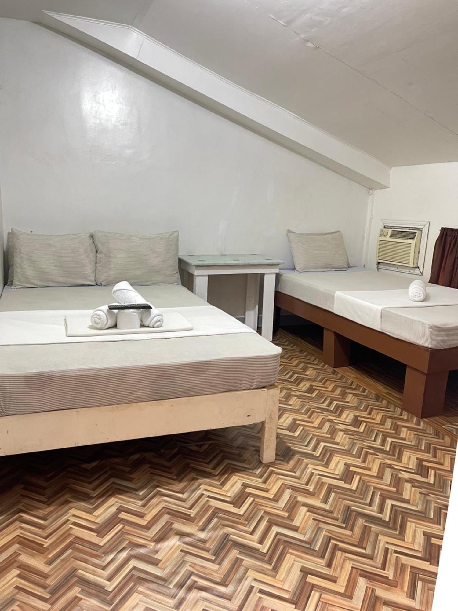 Mario'S Travellers Inn Корон Екстериор снимка